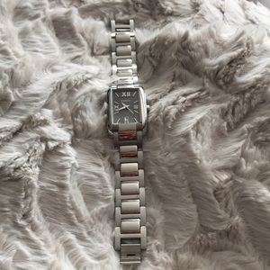 Fossil watch link with gray face